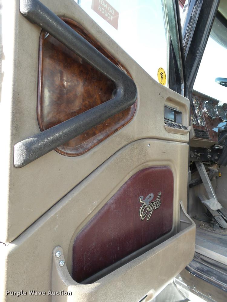 image for item L1636 2007 International 9400i semi truck