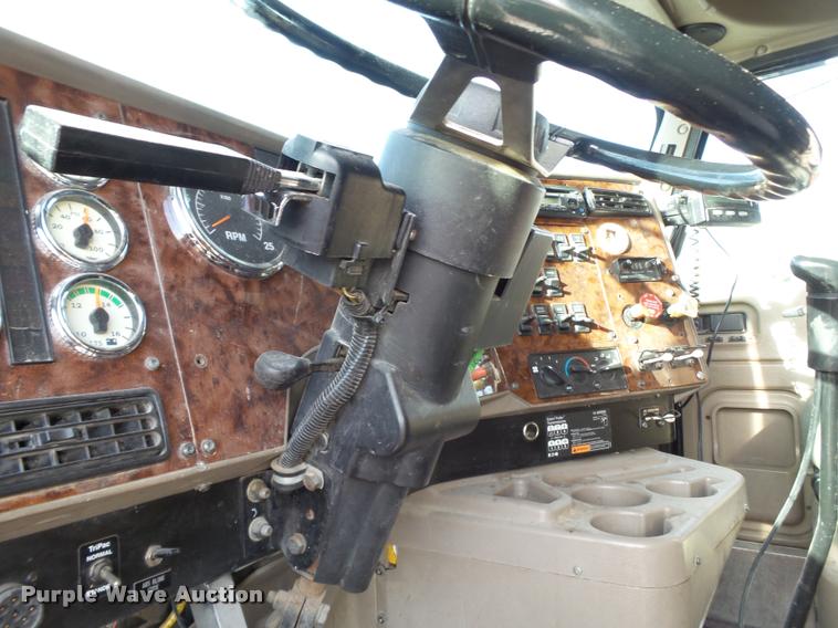 image for item L1636 2007 International 9400i semi truck