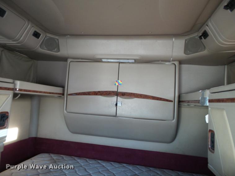 image for item L1636 2007 International 9400i semi truck