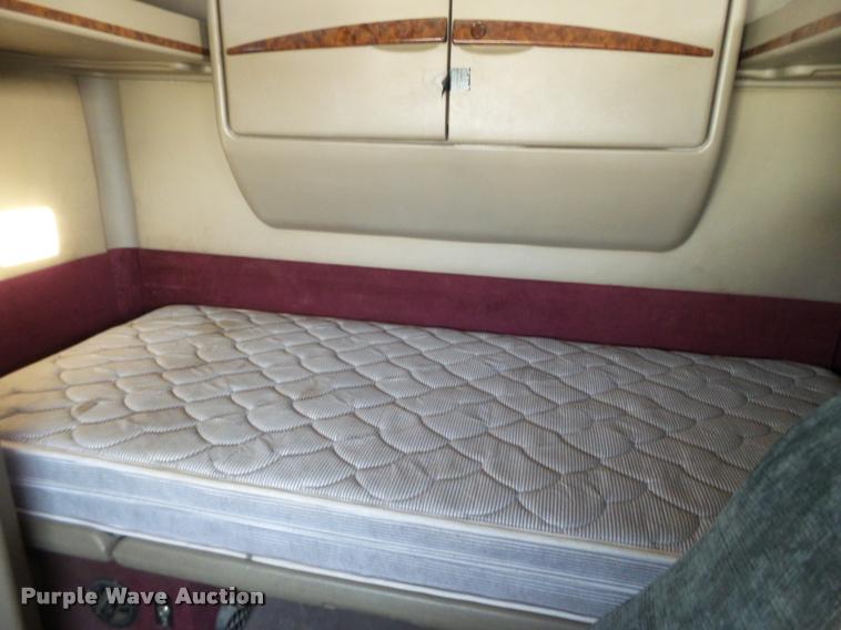 image for item L1636 2007 International 9400i semi truck