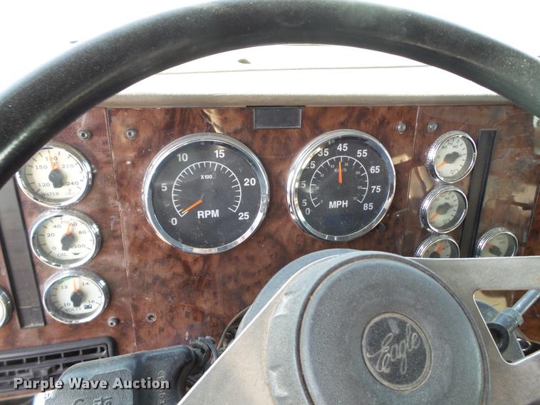 image for item L1636 2007 International 9400i semi truck