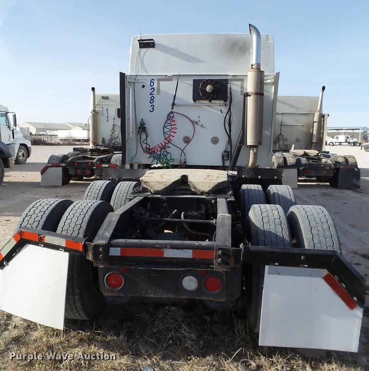 image for item L1637 2007 International 9400i semi truck