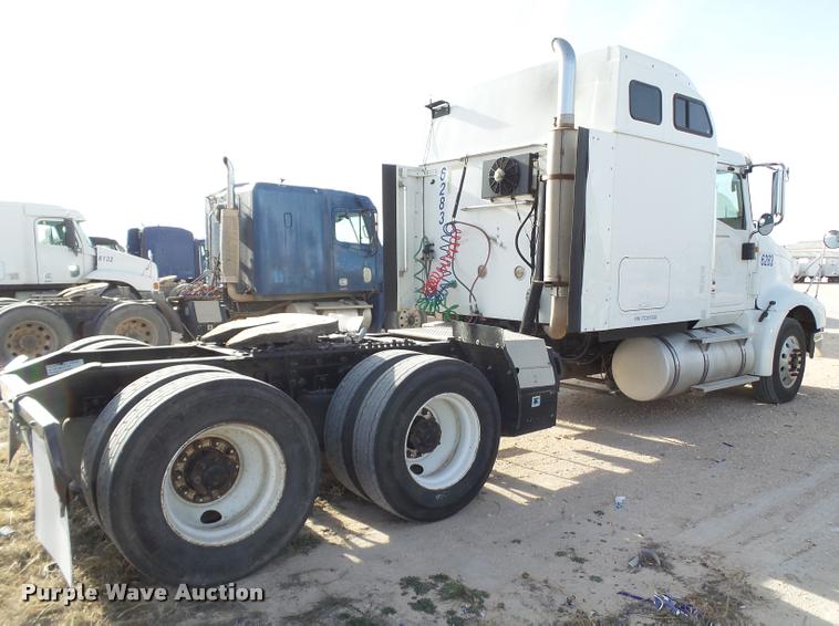 image for item L1637 2007 International 9400i semi truck
