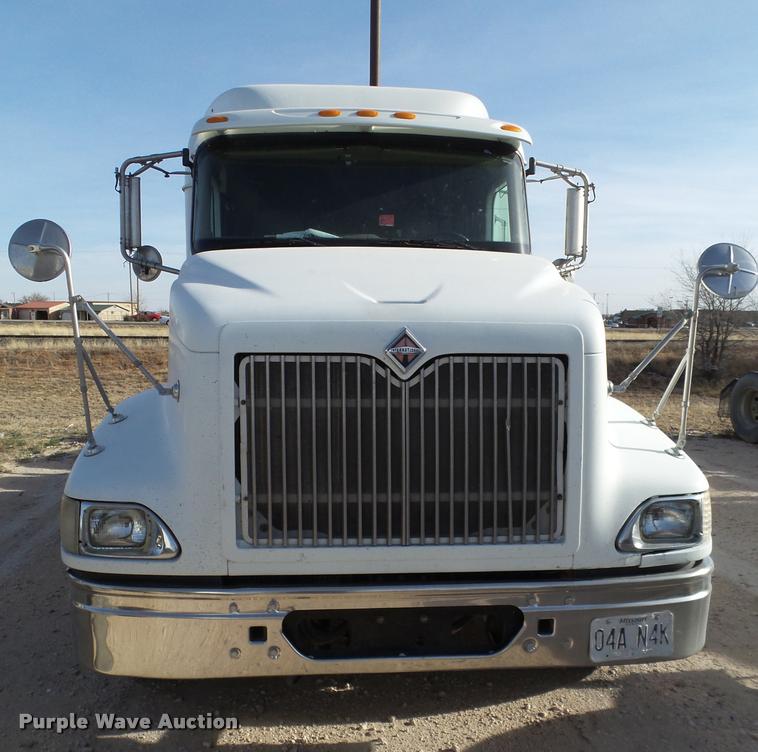 image for item L1637 2007 International 9400i semi truck