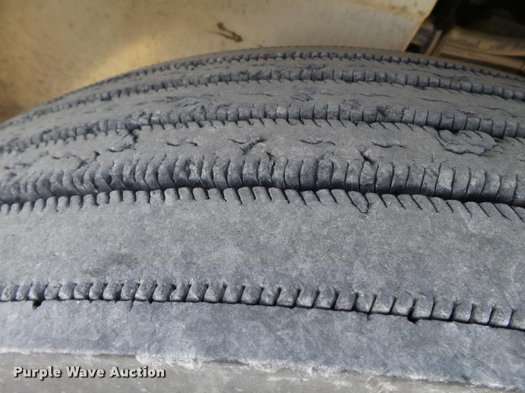 image for item L1637 2007 International 9400i semi truck