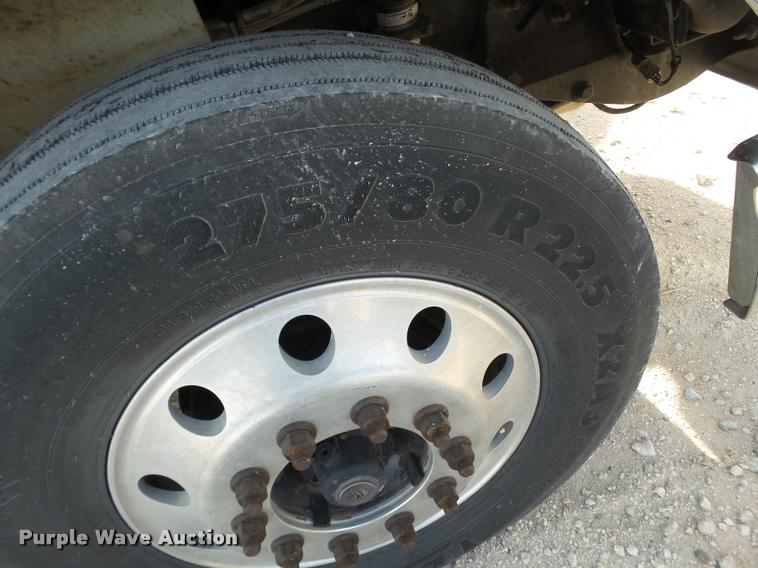 image for item L1637 2007 International 9400i semi truck