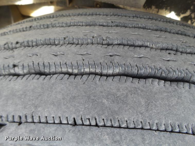 image for item L1637 2007 International 9400i semi truck