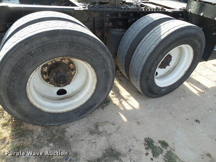 image for item L1637 2007 International 9400i semi truck