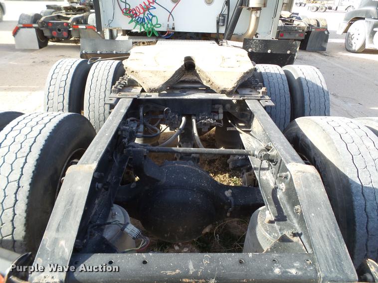 image for item L1637 2007 International 9400i semi truck