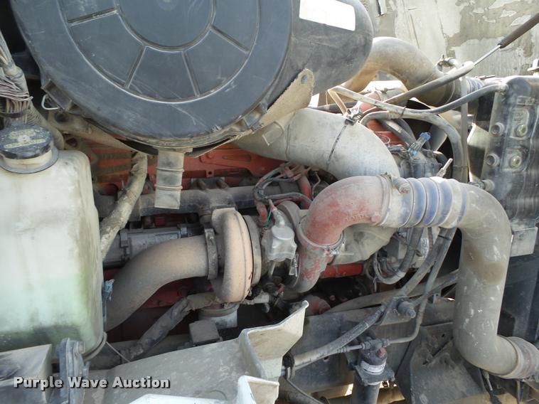 image for item L1637 2007 International 9400i semi truck