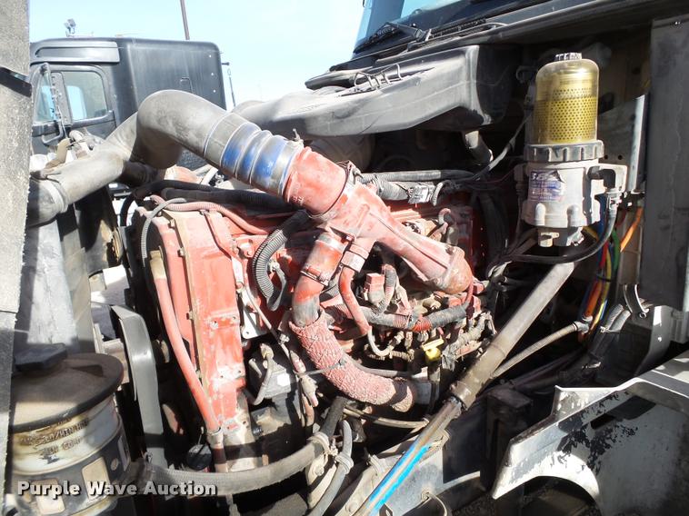 image for item L1637 2007 International 9400i semi truck