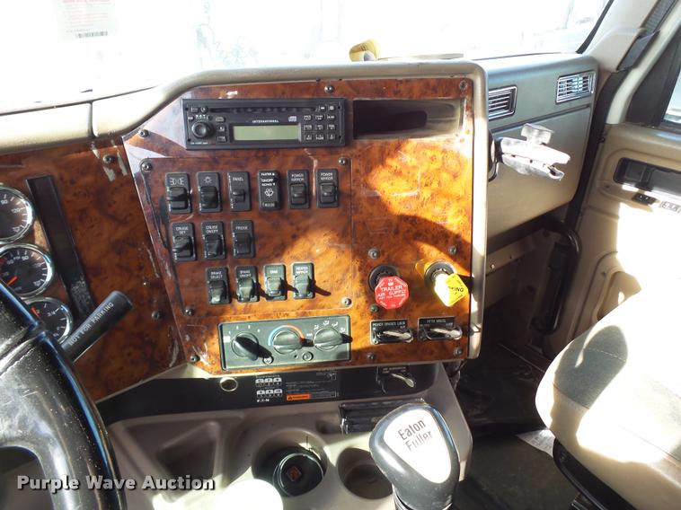 image for item L1637 2007 International 9400i semi truck