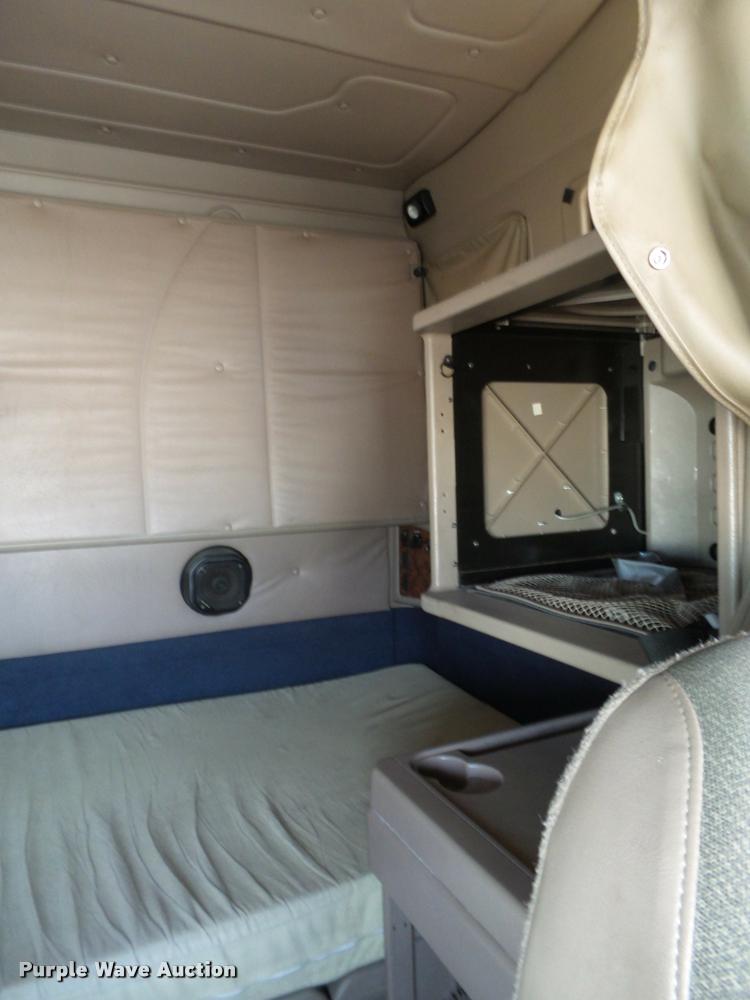 image for item L1637 2007 International 9400i semi truck