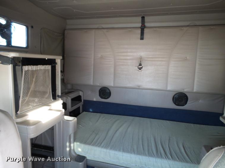 image for item L1637 2007 International 9400i semi truck