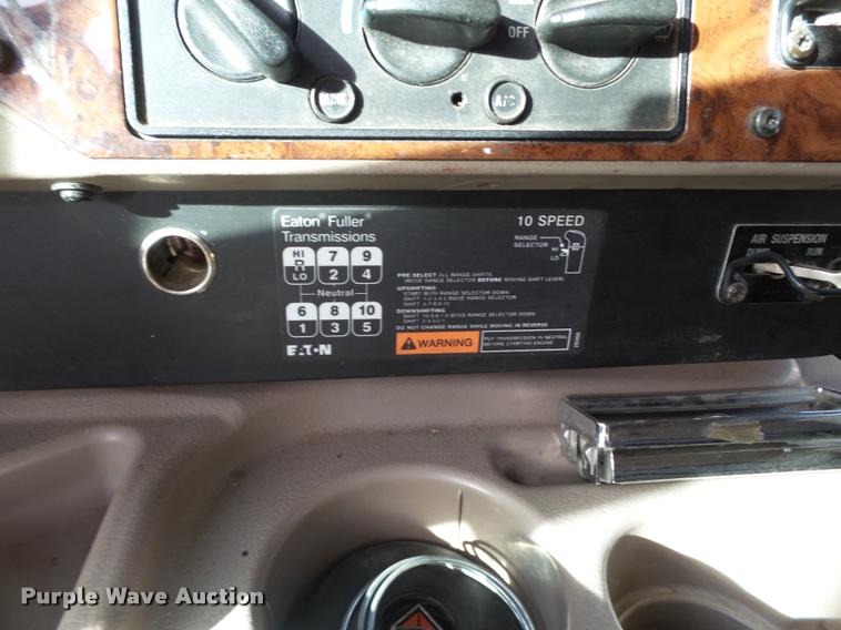 image for item L1637 2007 International 9400i semi truck