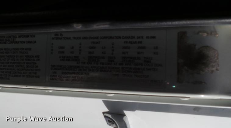 image for item L1637 2007 International 9400i semi truck