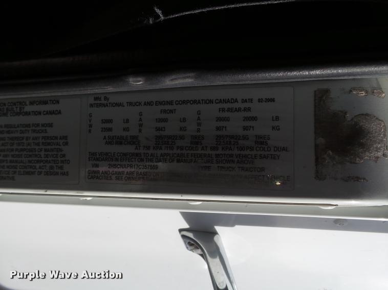 image for item L1637 2007 International 9400i semi truck