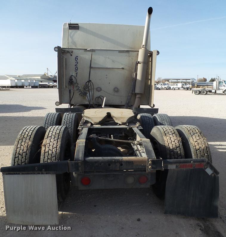 image for item L1638 2007 International 9400i semi truck