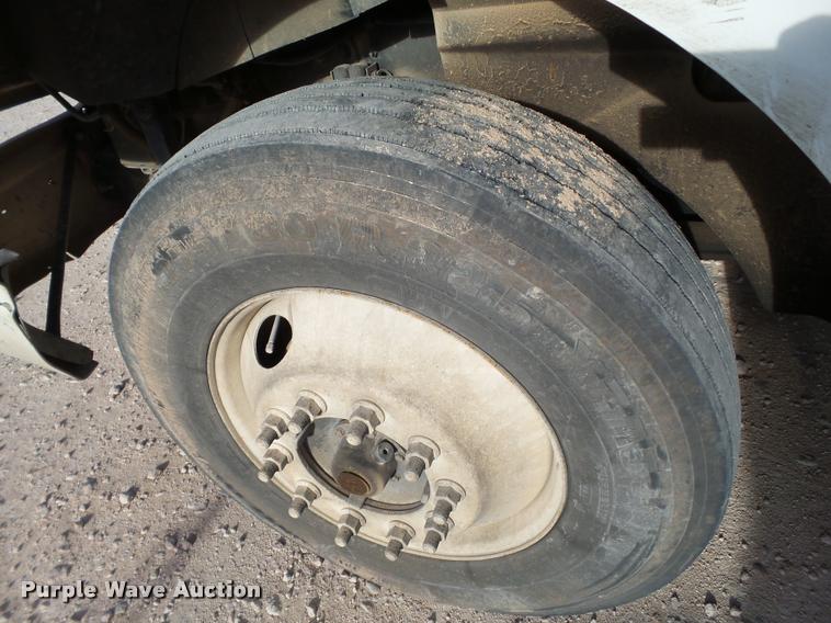 image for item L1638 2007 International 9400i semi truck