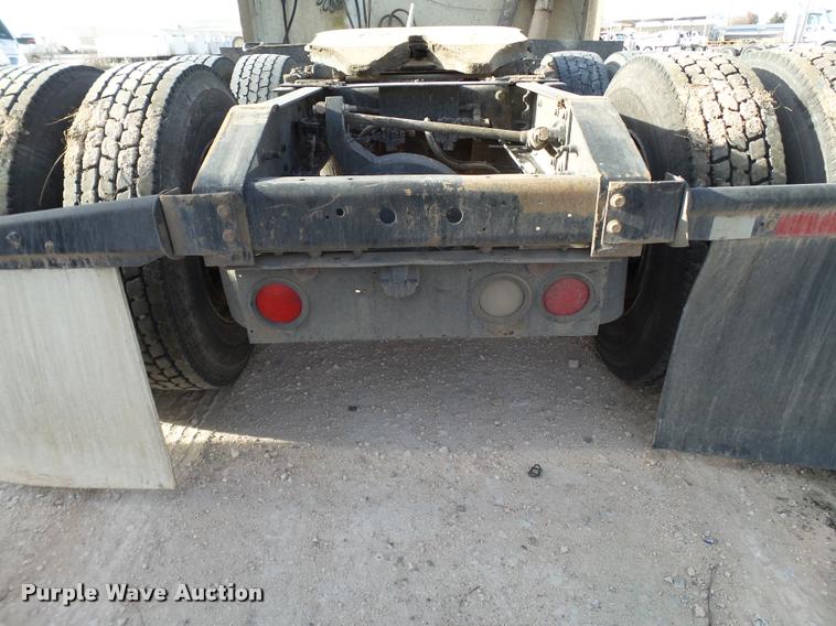 image for item L1638 2007 International 9400i semi truck