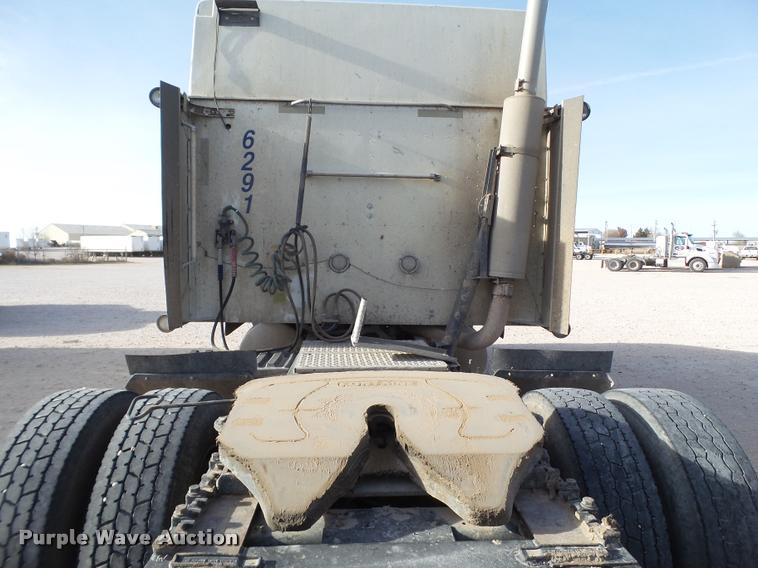 image for item L1638 2007 International 9400i semi truck