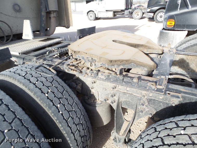 image for item L1638 2007 International 9400i semi truck