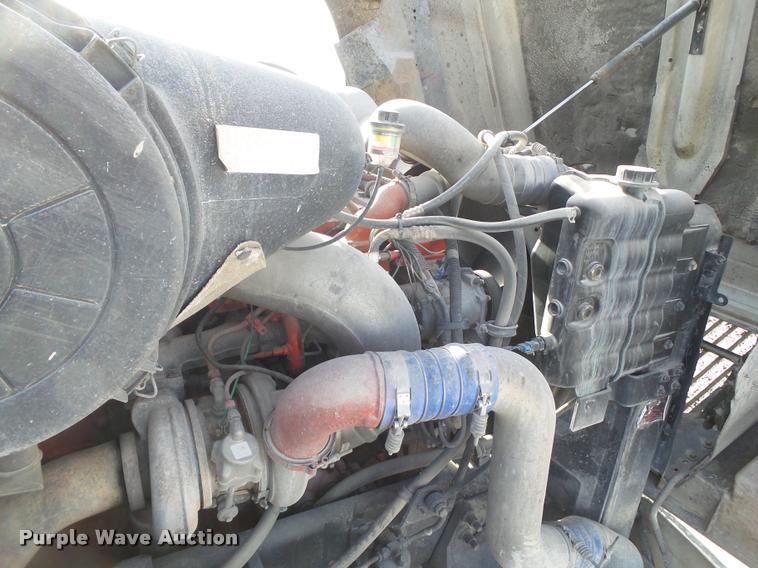 image for item L1638 2007 International 9400i semi truck