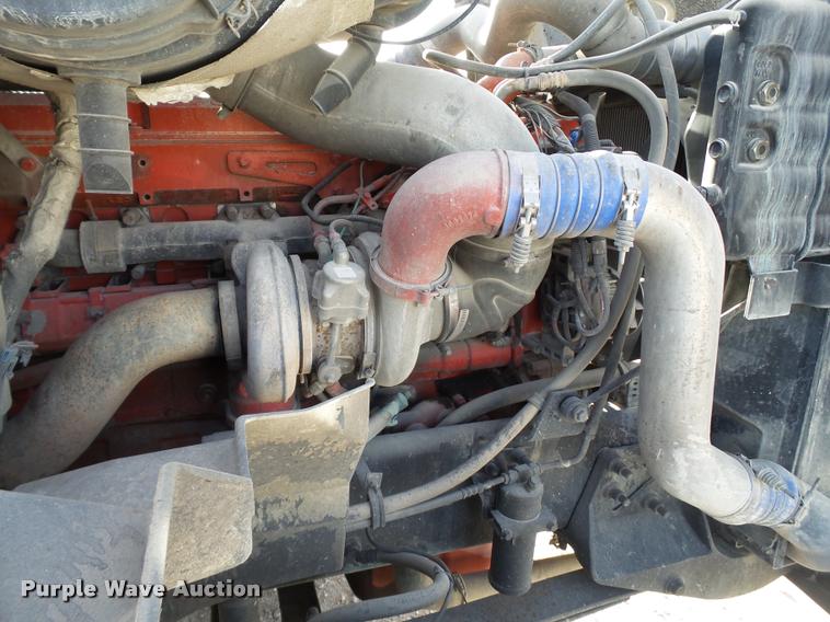 image for item L1638 2007 International 9400i semi truck