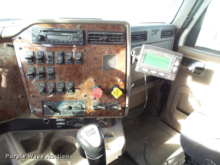 image for item L1638 2007 International 9400i semi truck