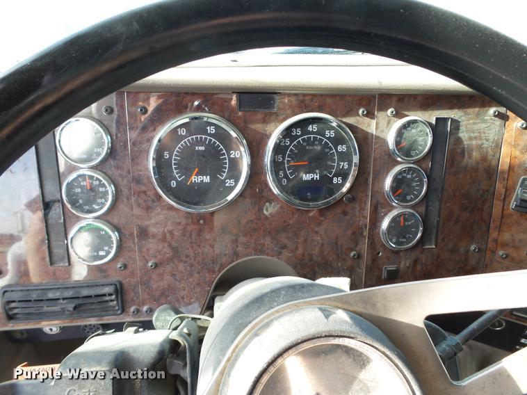 image for item L1638 2007 International 9400i semi truck