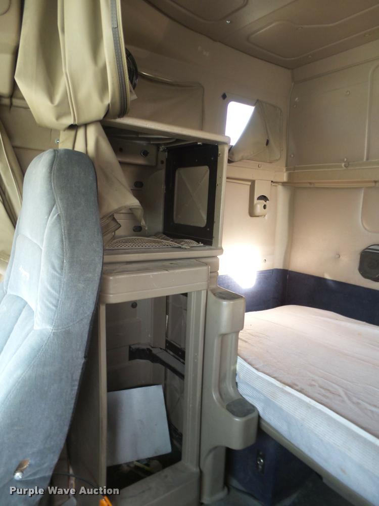 image for item L1638 2007 International 9400i semi truck