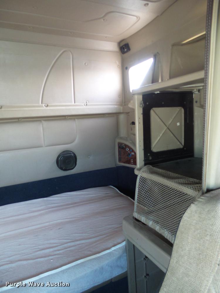 image for item L1638 2007 International 9400i semi truck