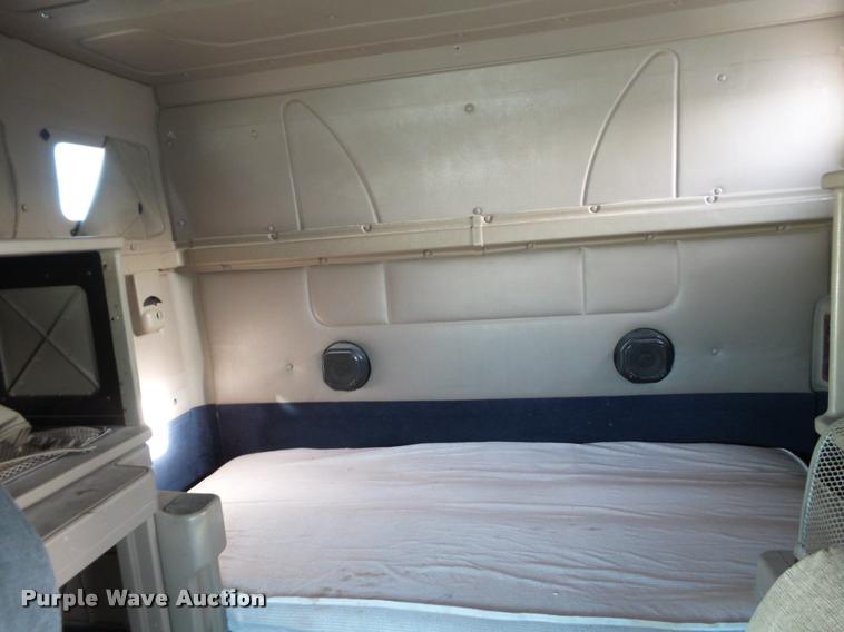 image for item L1638 2007 International 9400i semi truck