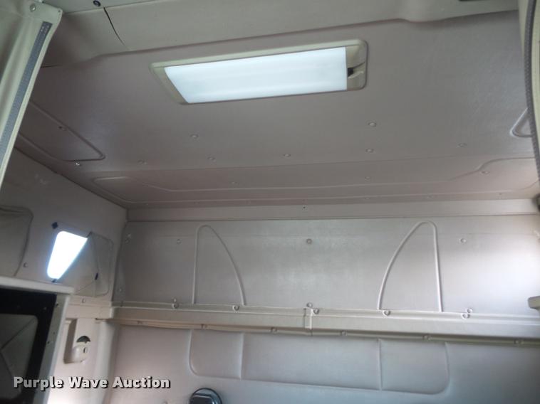 image for item L1638 2007 International 9400i semi truck