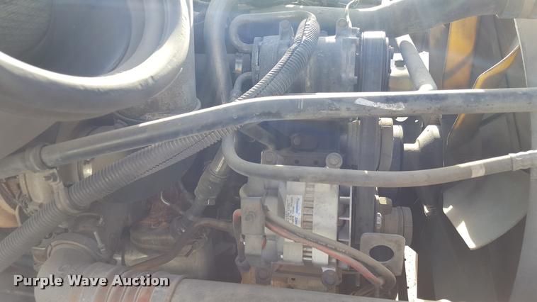 image for item L1639 2004 Freightliner Columbia semi truck