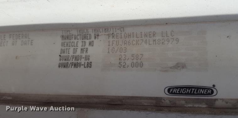 image for item L1639 2004 Freightliner Columbia semi truck