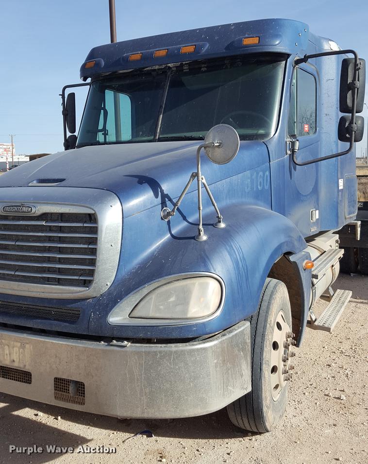 image for item L1640 2006 Freightliner Columbia semi truck