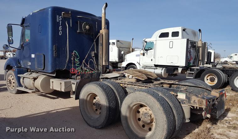 image for item L1640 2006 Freightliner Columbia semi truck