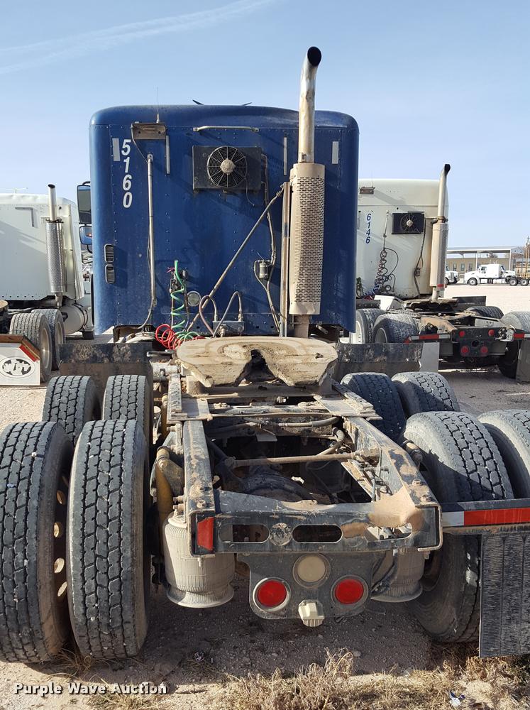 image for item L1640 2006 Freightliner Columbia semi truck