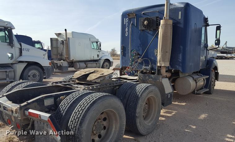 image for item L1640 2006 Freightliner Columbia semi truck
