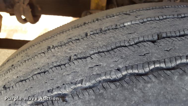 image for item L1640 2006 Freightliner Columbia semi truck