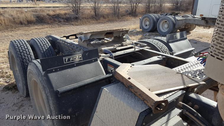 image for item L1640 2006 Freightliner Columbia semi truck