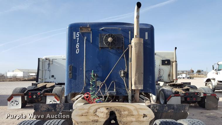 image for item L1640 2006 Freightliner Columbia semi truck