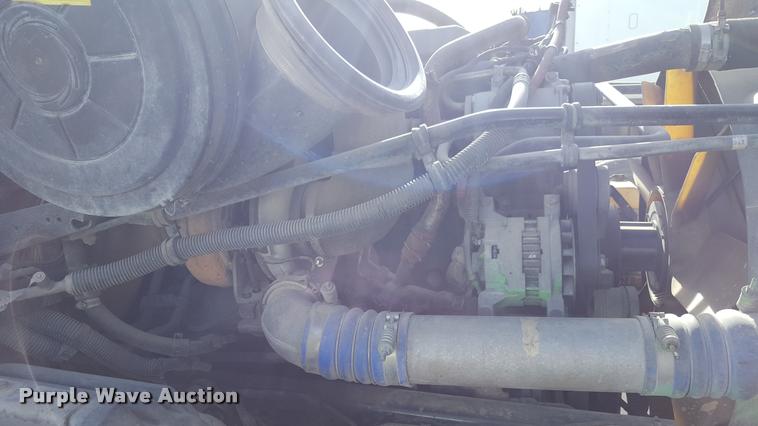 image for item L1640 2006 Freightliner Columbia semi truck