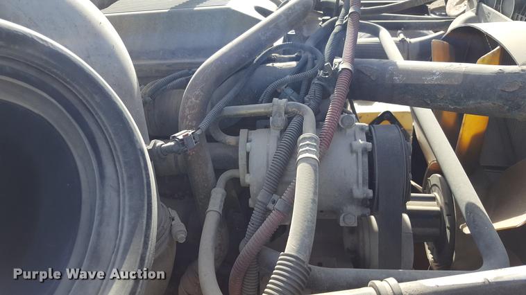 image for item L1640 2006 Freightliner Columbia semi truck