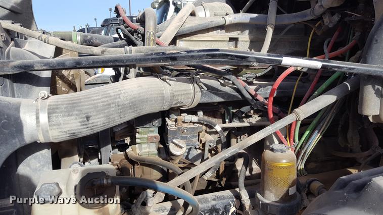 image for item L1640 2006 Freightliner Columbia semi truck