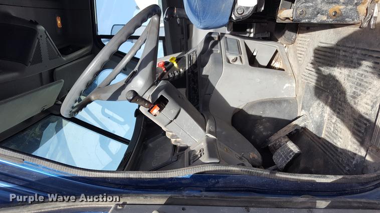 image for item L1640 2006 Freightliner Columbia semi truck