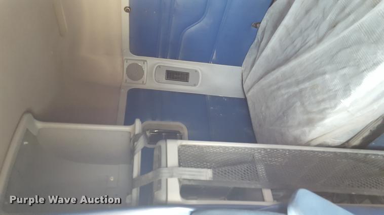 image for item L1640 2006 Freightliner Columbia semi truck