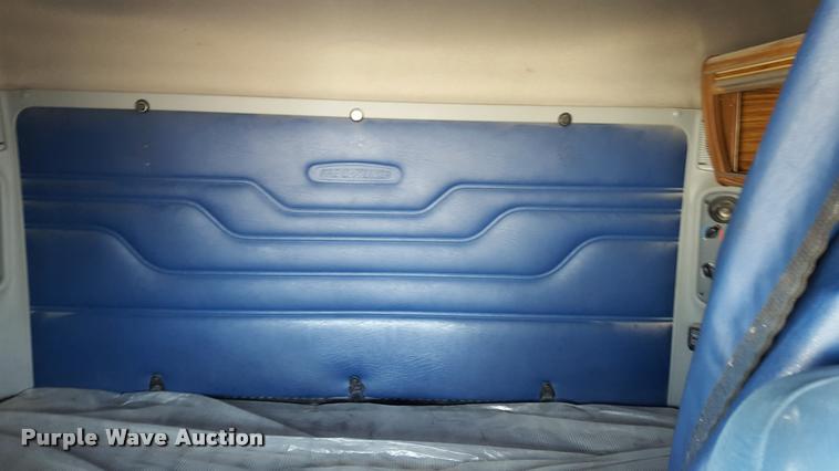 image for item L1640 2006 Freightliner Columbia semi truck