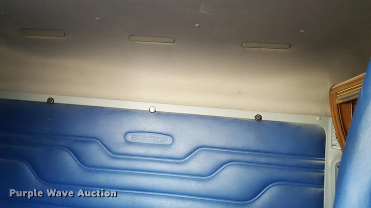 image for item L1640 2006 Freightliner Columbia semi truck